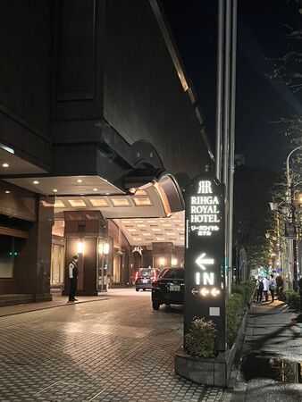 2 Stabbed at Tokyo Hotel; Woman Arrested