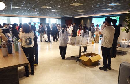 Japanese Firms Launch New Items to Address Heat Wave