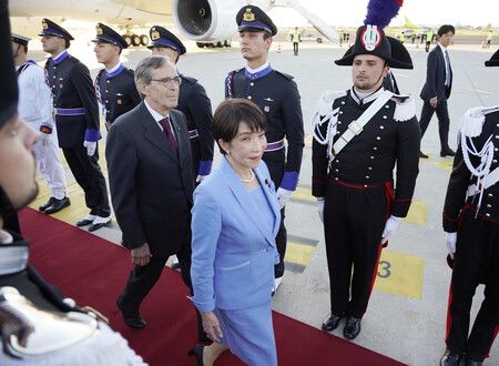 Japan's Takaichi Seeking to Bridge U.S., Europe at G7 Debut
