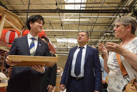 Japan's Farm Minister Promotes Japanese Rice in France