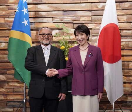 Japan, Solomon Islands PMs Agree to Bolster Ties