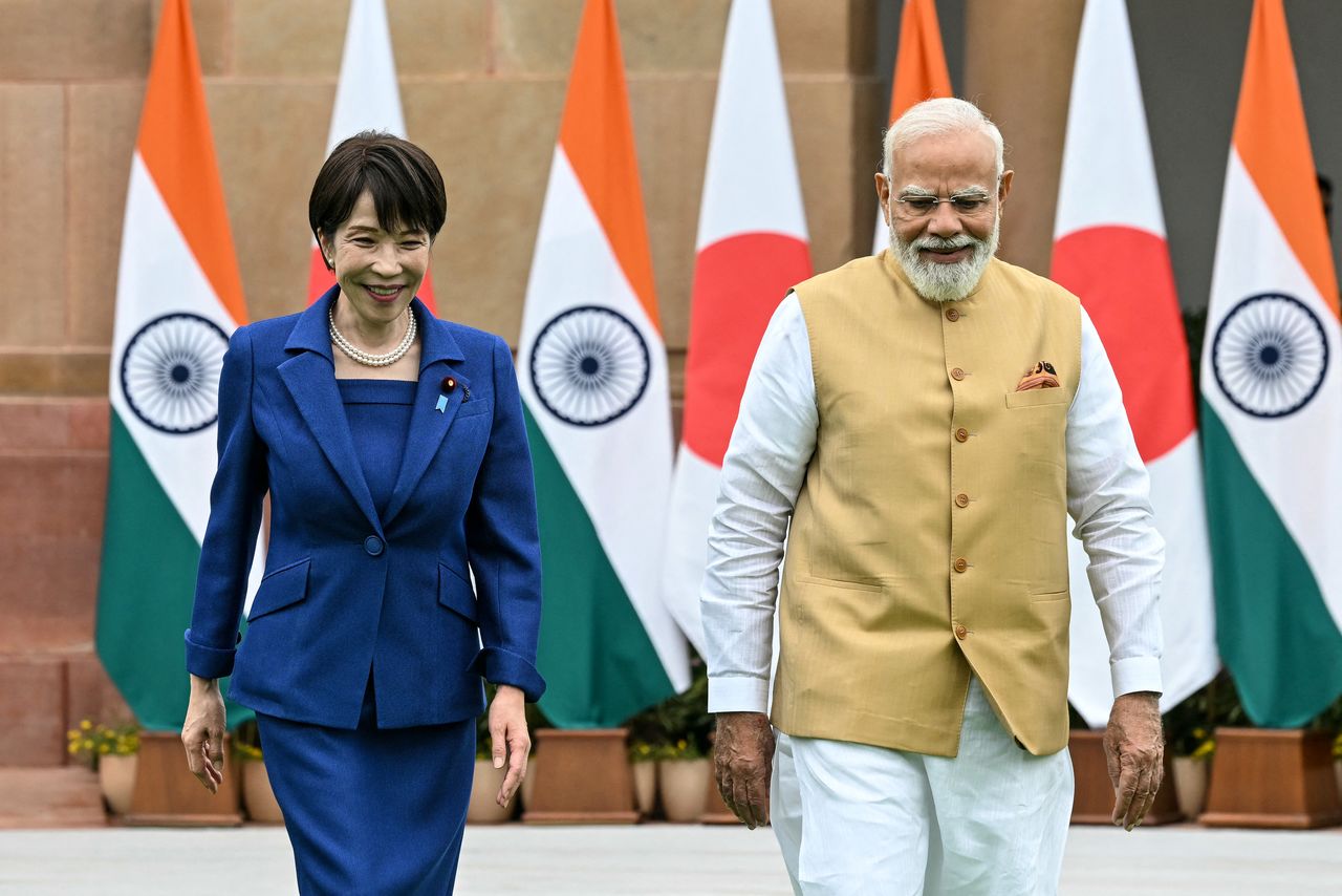 Prime Minister Takaichi Sanae, at left, with Indian Prime Minister Narendra Modi before their meeting on July 2, 2026. (© Sajjad Hussain/AFP)