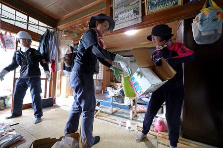Volunteer Activities Fully Start in Quake-Hit Kumamoto
