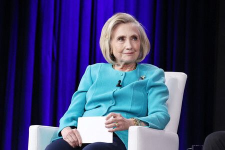 Hillary Clinton Visits Hiroshima Peace Memorial Museum