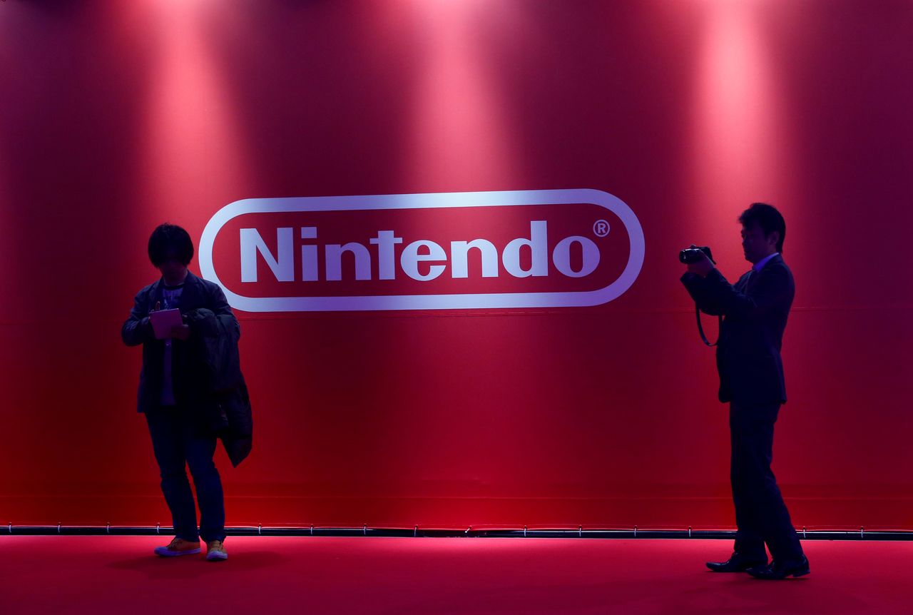 FILE PHOTO: People stand in front of Nintendo's logo in Tokyo, Japan January 13, 2017. REUTERS/Kim Kyung-Hoon/File Photo