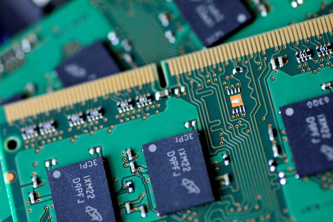 FILE PHOTO: RAM memory chips are seen in this illustration photo June 21, 2017. REUTERS/Thomas White/Illustration