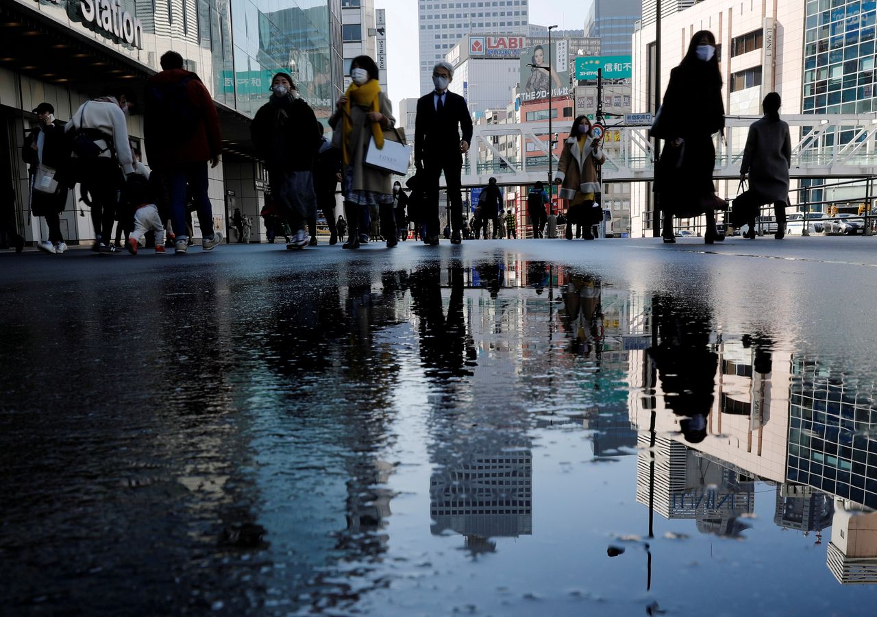 FILE PHOTO: Pedestrians wearing protective masks amid the coronavirus disease (COVID-19) outbreak, make their way in Tokyo, Japan, February 2, 2021. REUTERS/Kim Kyung-Hoon