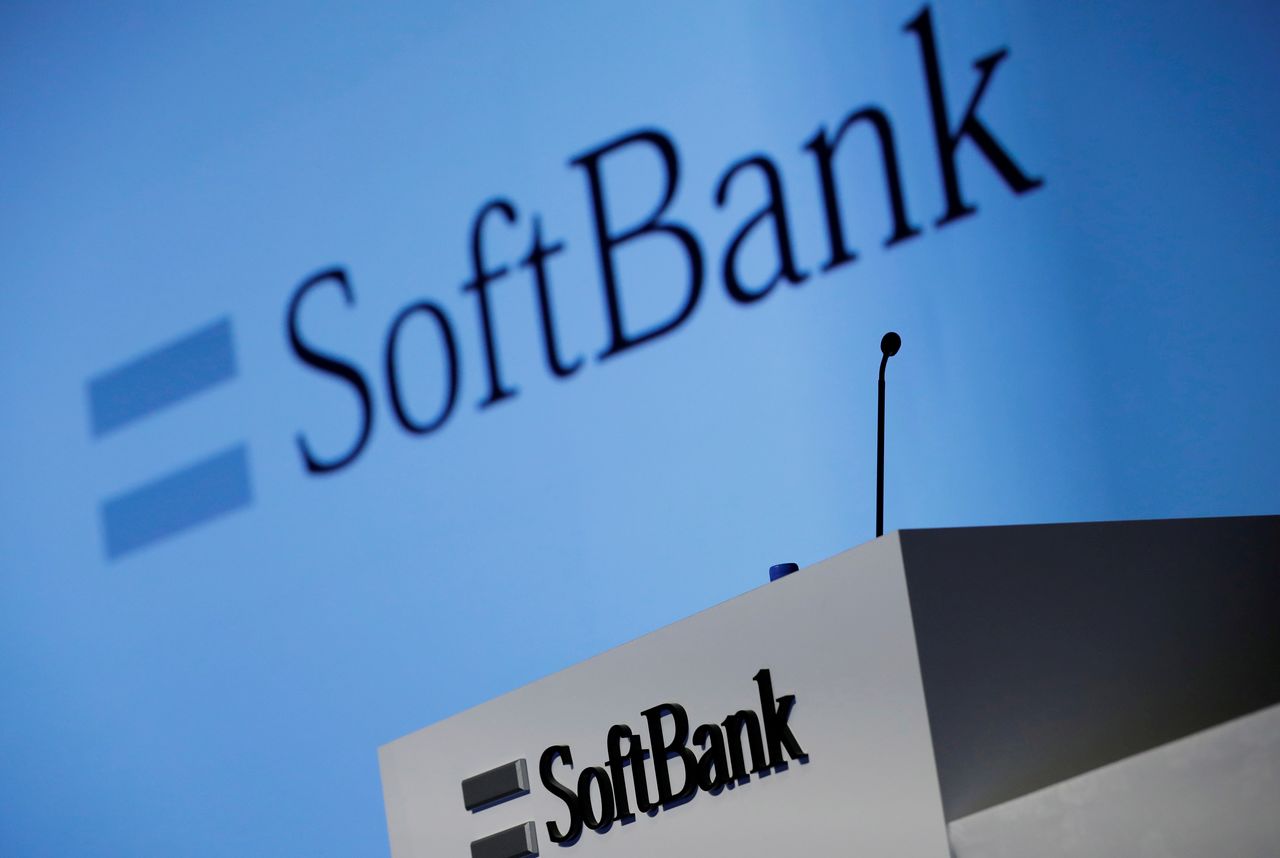 FILE PHOTO: SoftBank Corp's logo is pictured at a news conference in Tokyo, Japan, Feb. 4, 2021. REUTERS/Kim Kyung-Hoon/File Photo