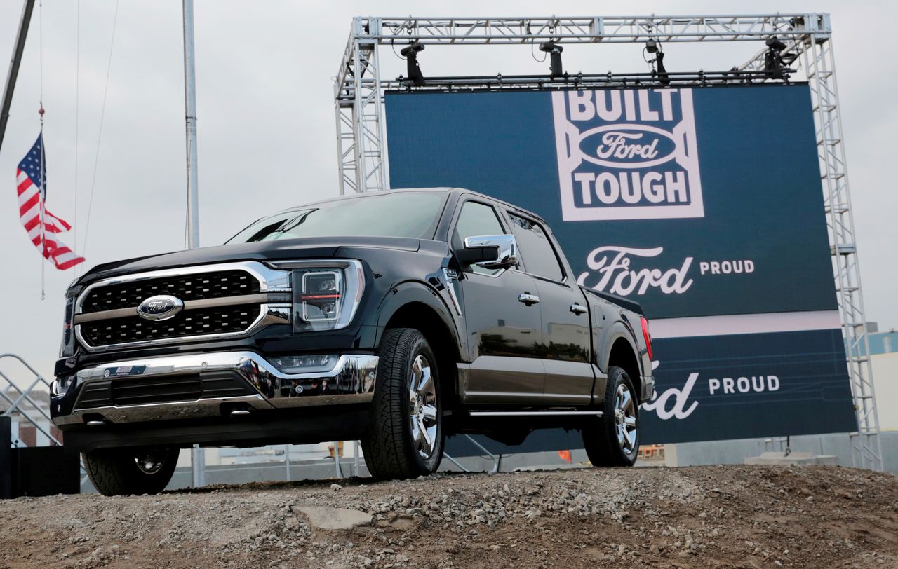 FILE PHOTO: Ford Motor Co displays a new 2021 Ford F-150 pickup truck at the Rouge Complex in Dearborn, Michigan, U.S. September 17, 2020. REUTERS/Rebecca Cook