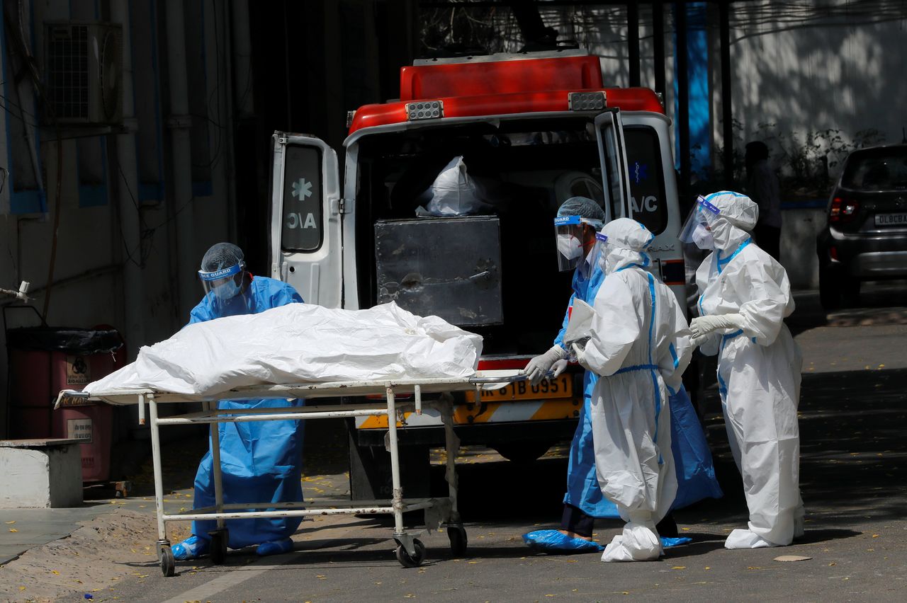 Mortuary workers load the body of a person, who died from the coronavirus disease (COVID-19), to an ambulance for cremation, at a Hospital in New Delhi, India May 5, 2021. REUTERS/Adnan Abidi