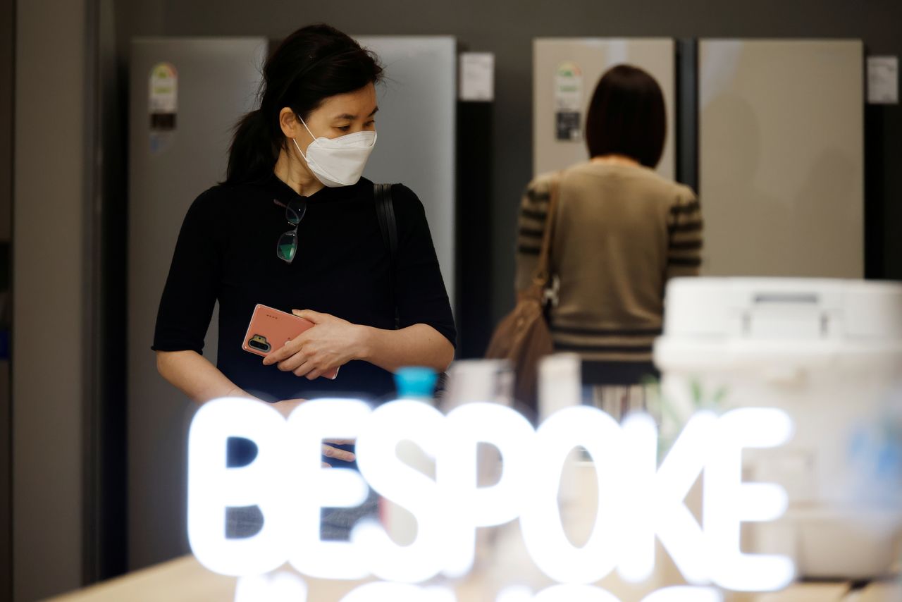 Women shop at a Samsung Electronics