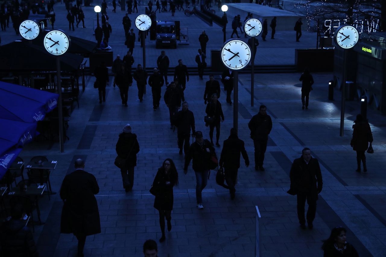 FILE PHOTO: Workers walk to work during the morning rush hour in the financial district of Canary Wharf in London, Britain, January 26, 2017. REUTERS/Eddie Keogh