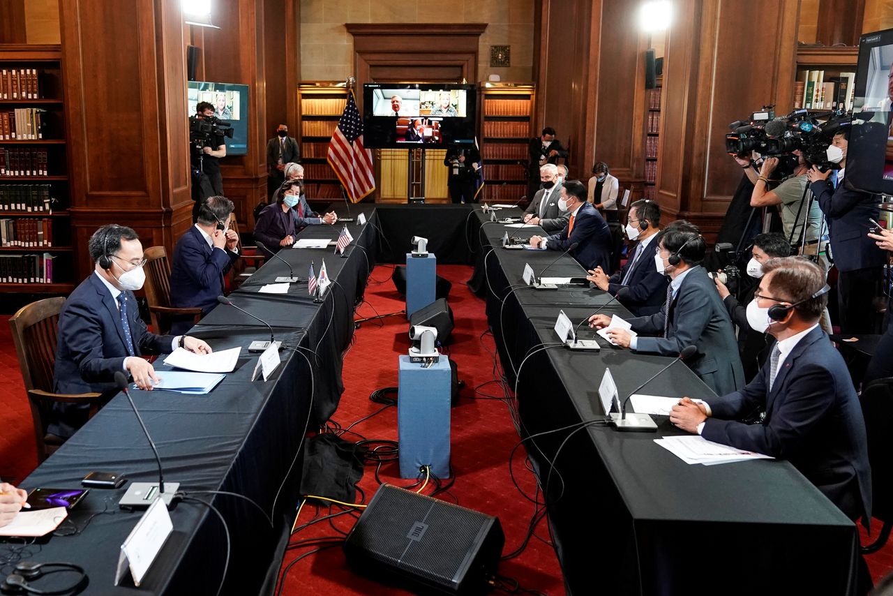 South Korean Minister of Trade, Industry, and Energy Moon Sung-wook, South Korean President Moon Jae-in and U.S. Secretary of Commerce Gina Raimondo take part in a CEO meeting at the Department of Commerce in Washington, U.S., May 21, 2021. REUTERS/Joshua Roberts