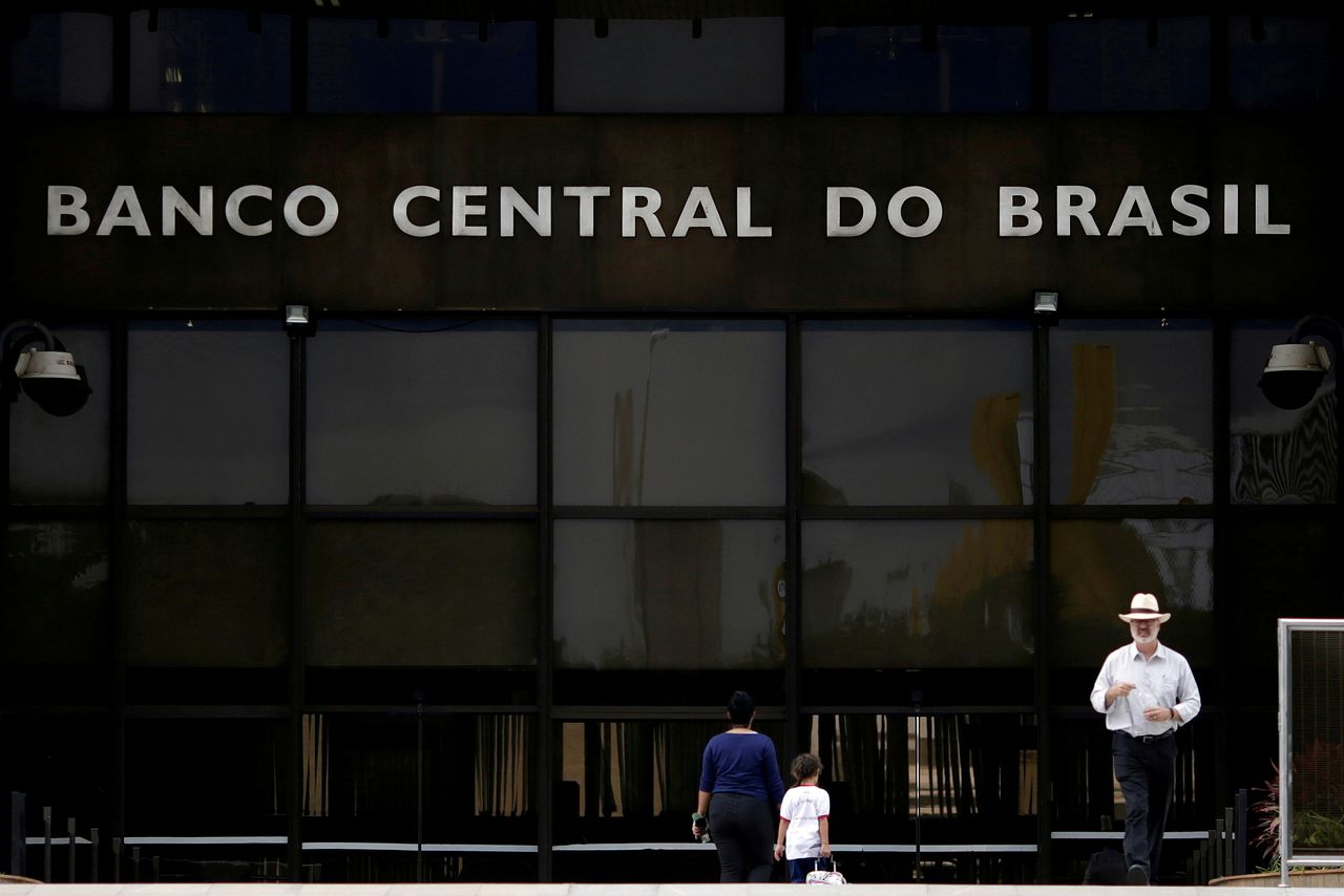 FILE PHOTO: The central bank headquarters building is seen in Brasilia, Brazil May 16, 2017. REUTERS/Ueslei Marcelino