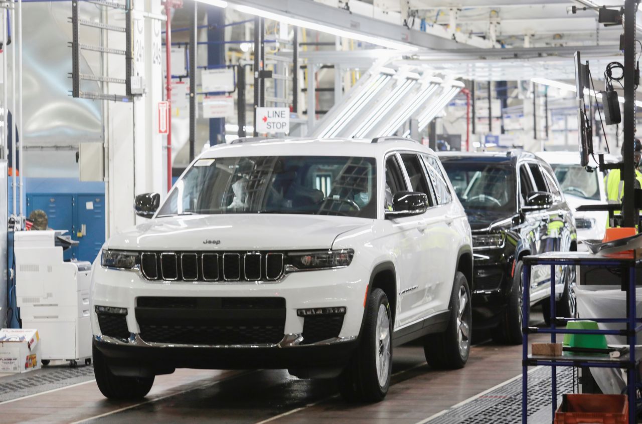 2021 Jeep Grand Cherokee L vehicles are seen on the final line at the Detroit Assembly Complex - Mack Plant in Detroit, Michigan, U.S., June 10, 2021. Picture taken June 10, 2021. REUTERS/Rebecca Cook