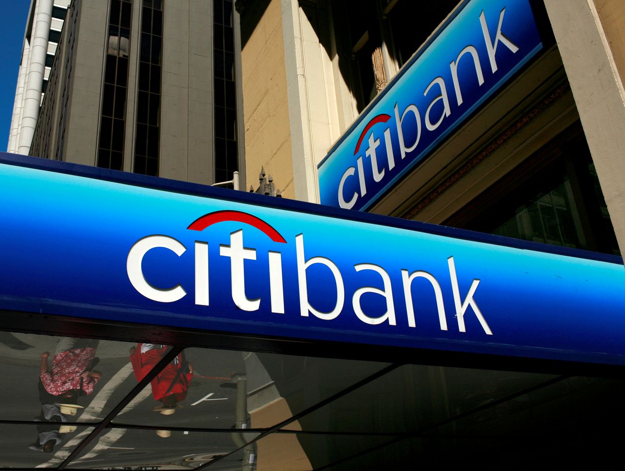 FILE PHOTO: People walk beneath a Citibank branch logo in the financial district of San Francisco, California July 17, 2009. REUTERS/Robert Galbraith/File Photo