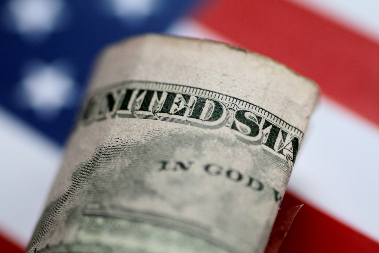 FILE PHOTO: A U.S. five dollar note is seen in this illustration photo June 1, 2017. REUTERS/Thomas White/Illustration