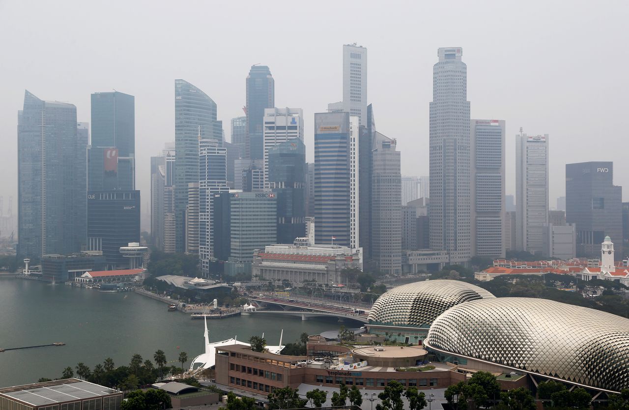 The financial district is seen shrouded by haze in Singapore September 18, 2019. REUTERS/Feline Lim/Files
