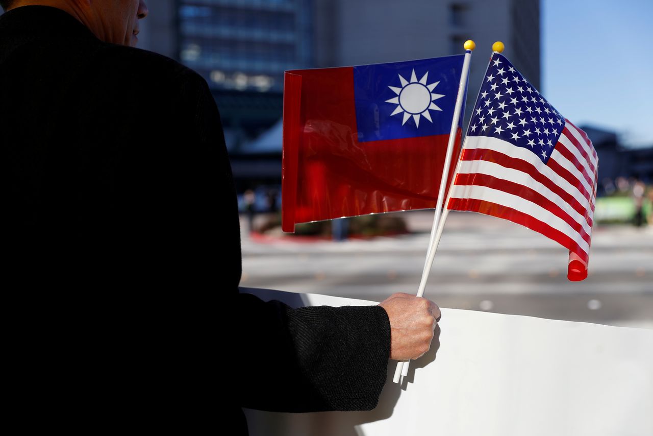 FILE PHOTO: A demonstrator holds flags of Taiwan and the United States in support of Taiwanese President Tsai Ing-wen during an stop-over after her visit to Latin America in Burlingame, California, U.S., January 14, 2017. REUTERS/Stephen Lam