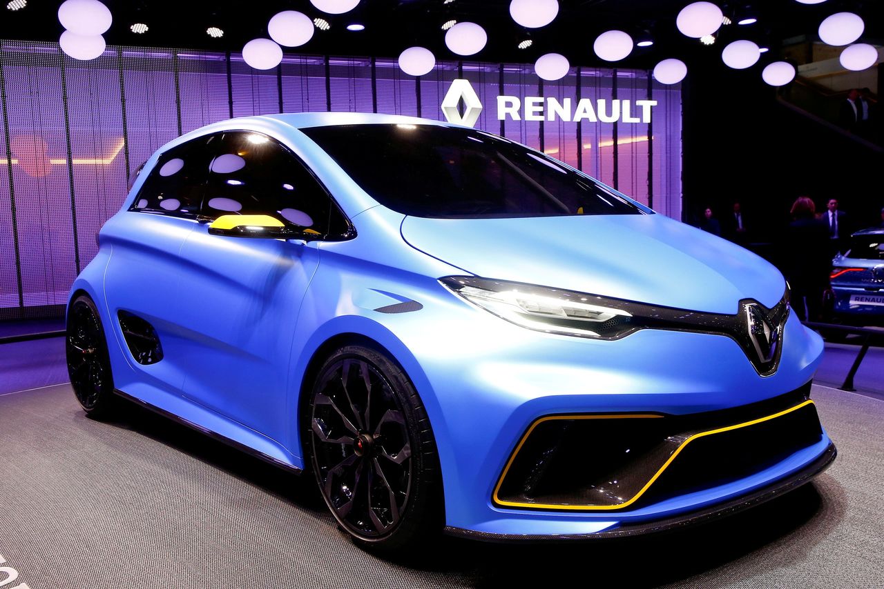 FILE PHOTO: A Renault Zoe E-Sport concept car is seen during the 87th International Motor Show at Palexpo in Geneva, Switzerland March 8, 2017. REUTERS/Arnd Wiegmann