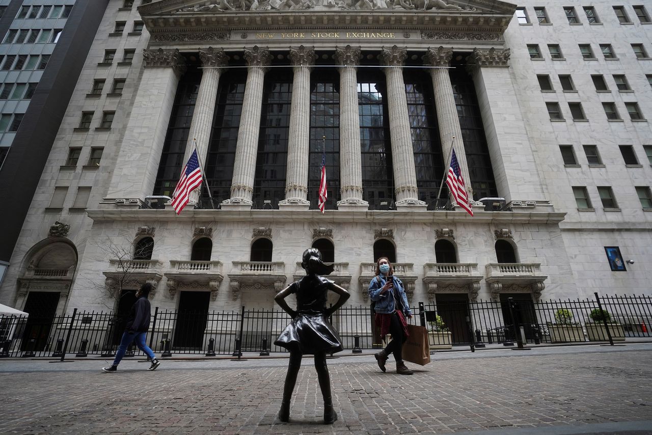 FILE PHOTO: The New York Stock Exchange is pictured in the Manhattan borough of New York City, New York, U.S., April 16, 2021. REUTERS/Carlo Allegri/File Photo