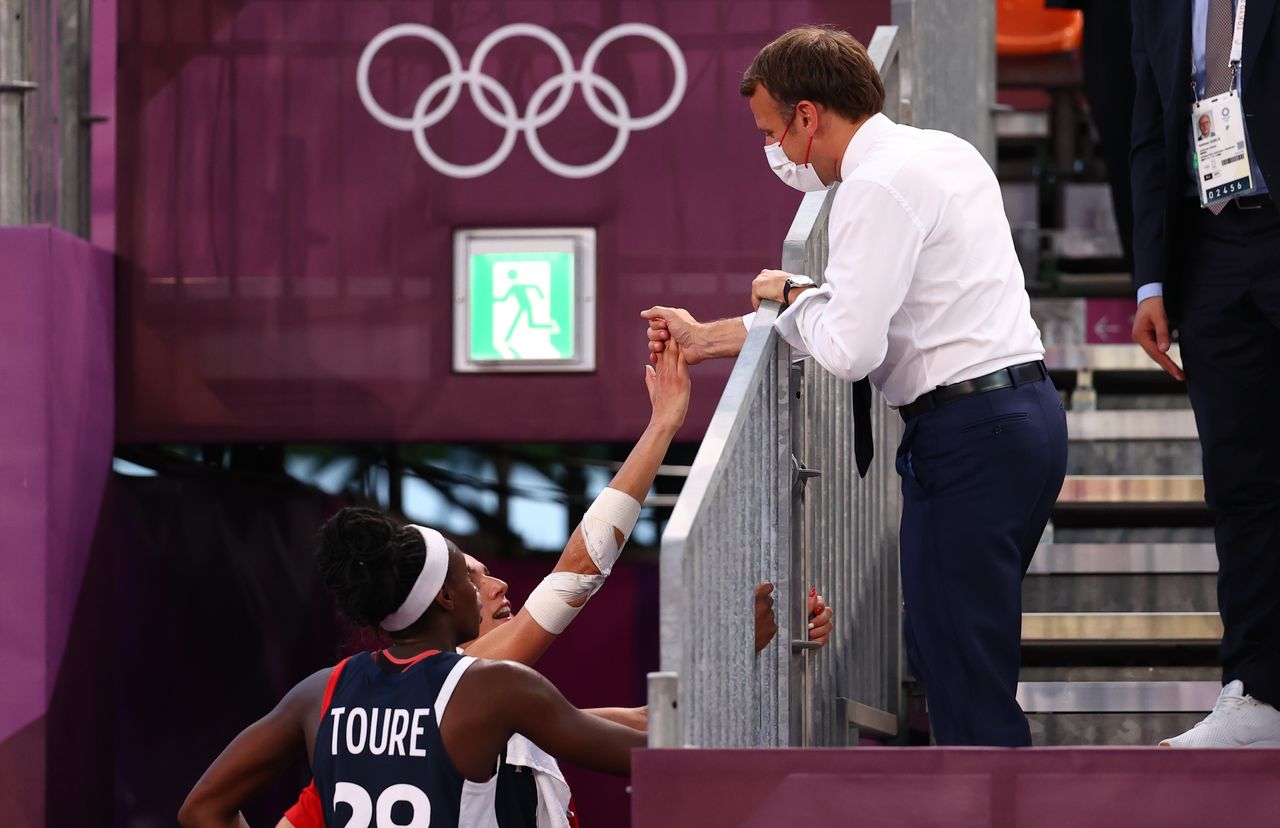 Tokyo 2020 Olympics - Basketball 3x3 - Women - Pool A - United States v France - Aomi Urban Sports Park, Tokyo, Japan - July 24, 2021. France president Emmanuel Macron greets a player of France. REUTERS/Andrew Boyers