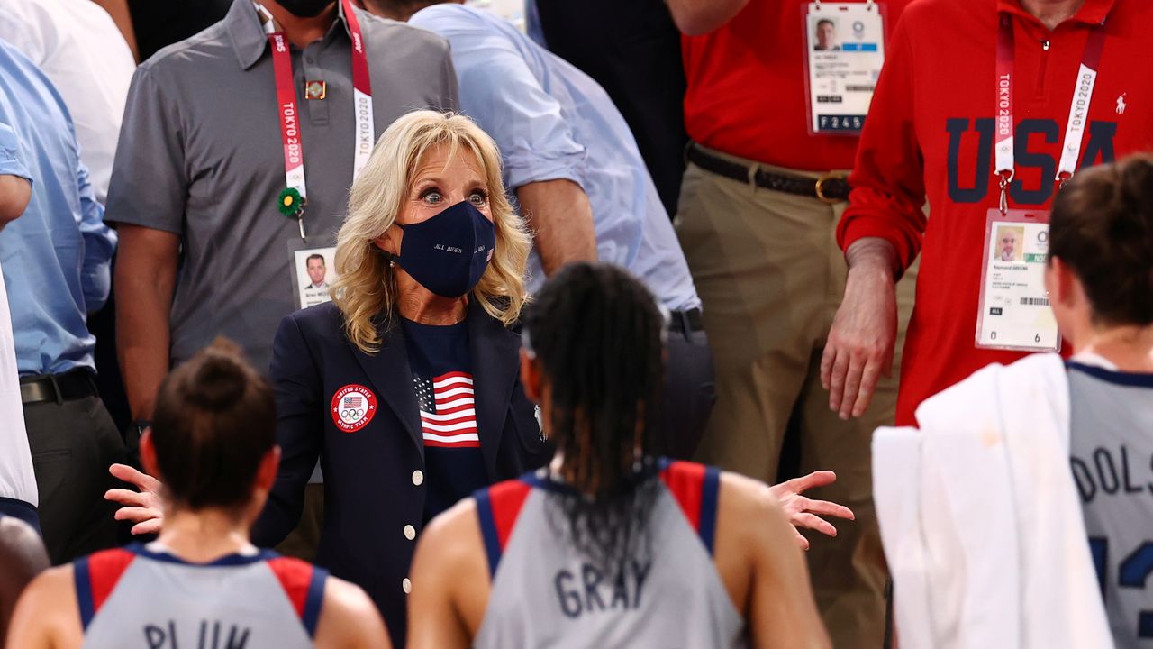 Tokyo 2020 Olympics - Basketball 3x3 - Women - Pool A - United States v France - Aomi Urban Sports Park, Tokyo, Japan - July 24, 2021. U.S. First Lady Jill Biden talks with players of the United States. REUTERS/Andrew Boyers