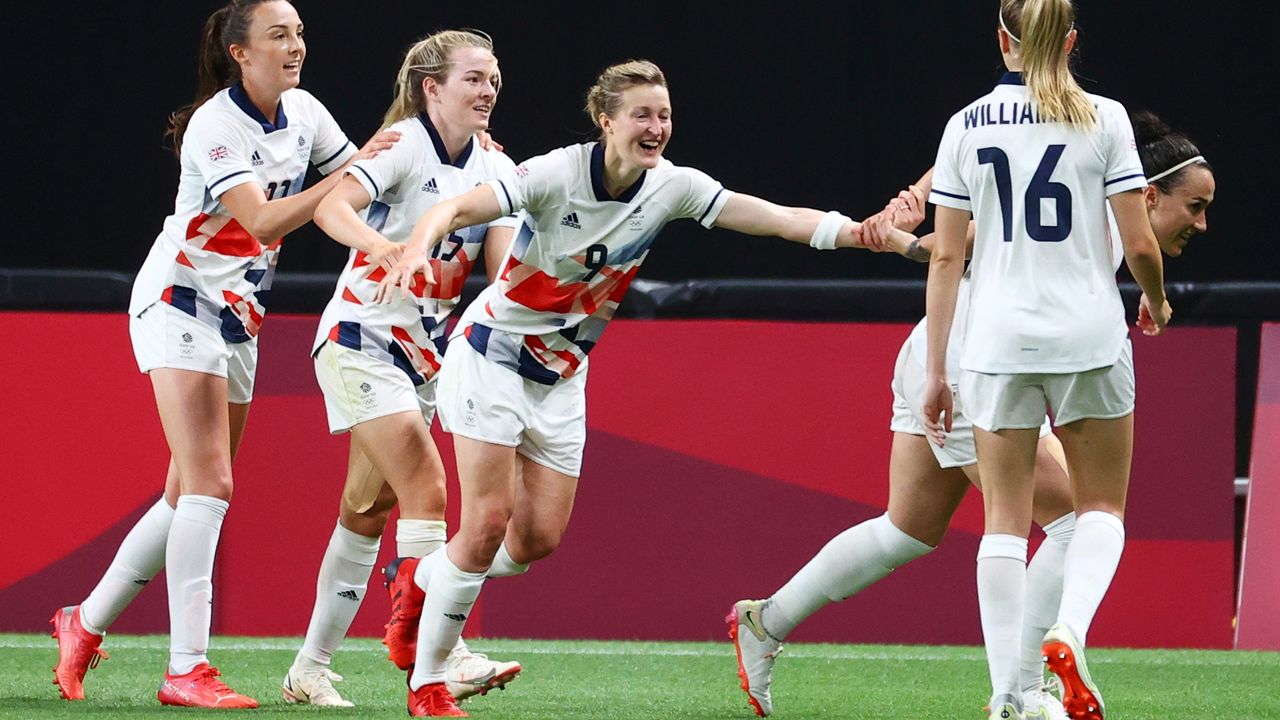 Tokyo 2020 Olympics - Soccer Football - Women - Group E - Japan v Great Britain - Sapporo Dome, Sapporo, Japan - July 24, 2021. Ellen White of Britain celebrates scoring their first goal with teammates REUTERS/Kim Hong-Ji