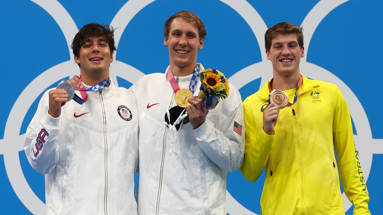 Tokyo 2020 Olympics - Swimming - Men's 400m Individual Medley - Medal Ceremony - Tokyo Aquatics Centre - Tokyo, Japan - July 25, 2021. Gold medalist Chase Kalisz of the United States, silver medalist Jay Litherland of the United States and bronze medalist Brendon Smith of Australia pose on the podium REUTERS/Kai Pfaffenbach