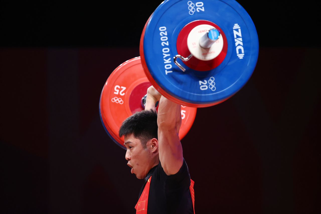 Tokyo 2020 Olympics - Weightlifting - Men's 61kg - Group A - Tokyo International Forum, Tokyo, Japan - July 25, 2021. Li Fabin of China in action. REUTERS/Edgard Garrido