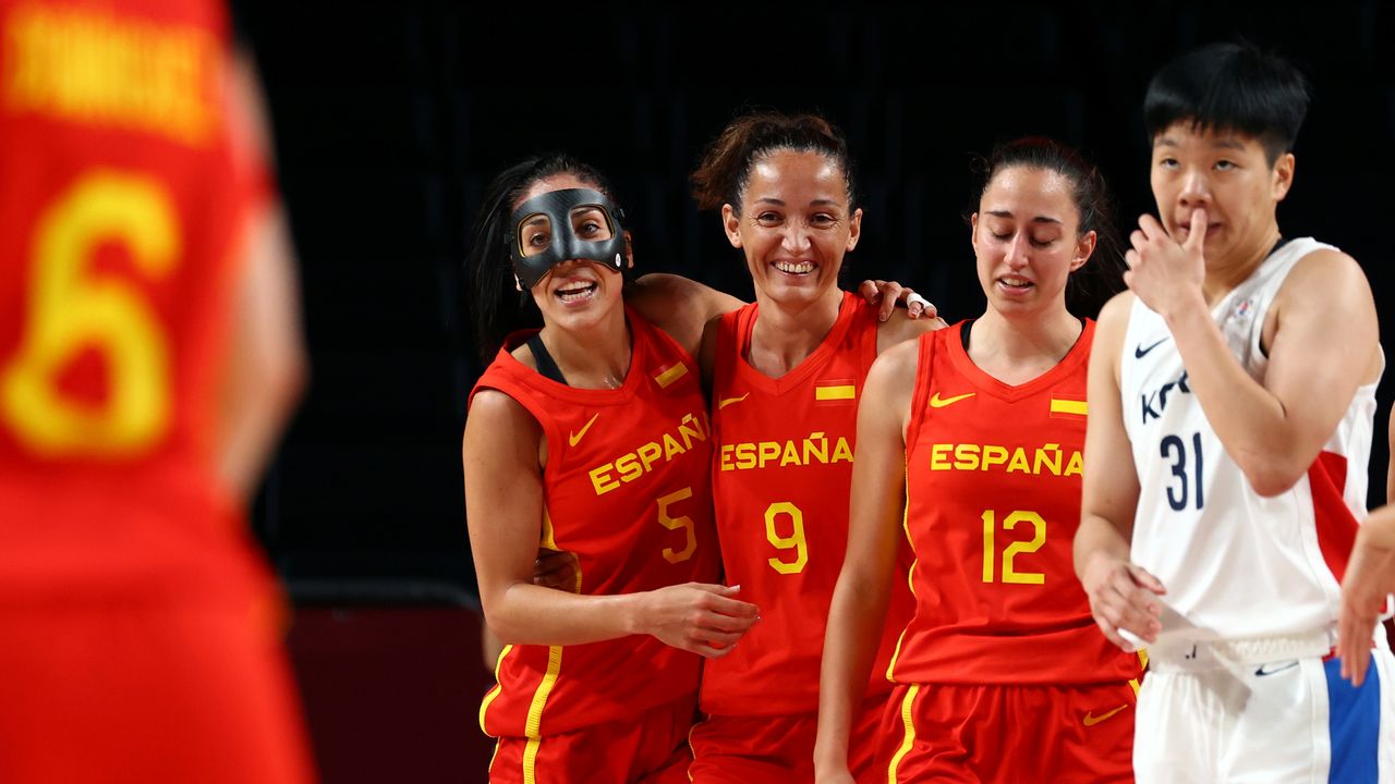 Tokyo 2020 Olympics - Basketball - Women - Group A - South Korea v Spain - Saitama Super Arena, Saitama, Japan - July 26, 2021. Cristina Ouvina Modrego of Spain with Laia Palau of Spain and Maite Cazorla of Spain celebrate after the match as Jin An of South Korea looks dejected after the match REUTERS/Brian Snyder