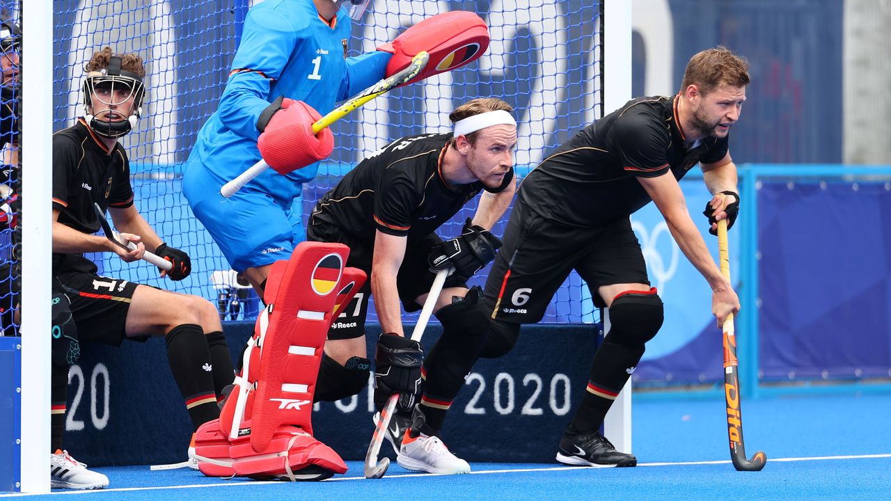 Tokyo 2020 Olympics - Hockey - Men's Pool B - Germany v Belgium - Oi Hockey Stadium, Tokyo, Japan - July 26, 2021. Players of Germany defend. REUTERS/Bernadett Szabo
