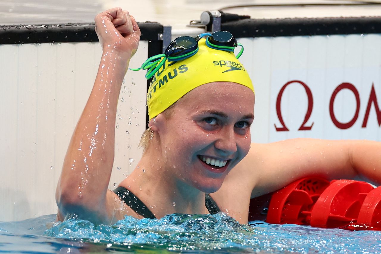 Ariarne Titmus of Australia celebrates after winning the gold medal REUTERS/Kai Pfaffenbach
