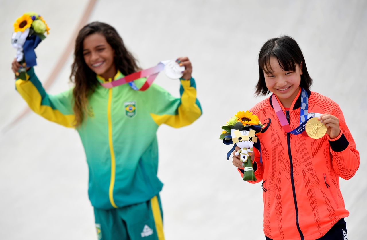 Tokyo 2020 Olympics - Skateboarding - Women's Street - Medal Ceremony - Ariake Urban Sports Park - Tokyo, Japan - July 26, 2021. Rayssa Leal of Brazil and Momiji Nishiya of Japan pose with their medals during medal ceremony. REUTERS/Toby Melville