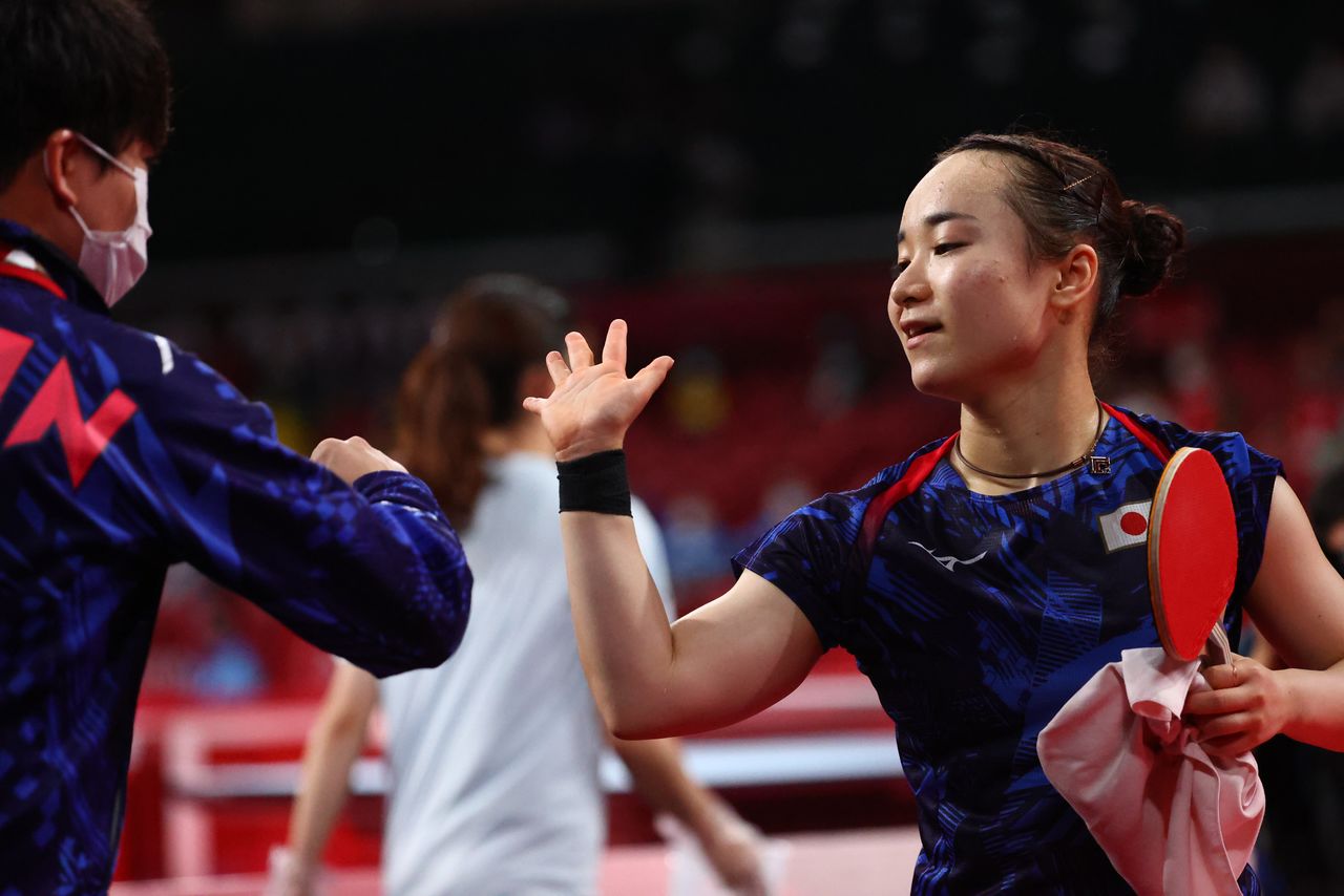 Tokyo 2020 Olympics - Table Tennis - Women's Singles - Round 3 - Tokyo Metropolitan Gymnasium - Tokyo, Japan - July 27, 2021. Mima Ito of Japan greets her coach during match against Fu Yu of Portugal REUTERS/Thomas Peter