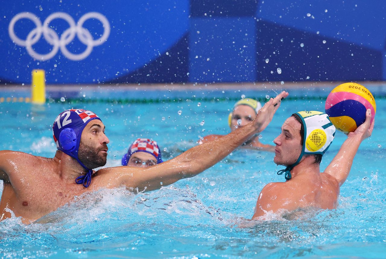 Tokyo 2020 Olympics - Water Polo - Men - Group B - Australia v Croatia - Tatsumi Water Polo Centre, Tokyo, Japan - July 27, 2021. Javier Garcia Gadea of Croatia in action against Aidan Roach of Australia. REUTERS/Kacper Pempel
