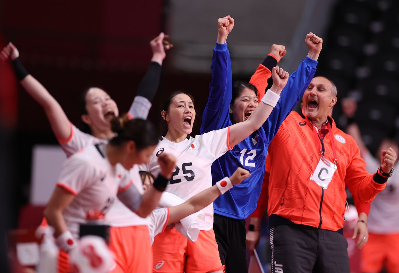 Tokyo 2020 Olympics - Handball - Women - Group A - Japan v Montenegro - Yoyogi National Stadium - Tokyo, Japan - July 27, 2021. Mana Ohyama of Japan and Minami Itano of Japan react with teammates REUTERS/Gonzalo Fuentes