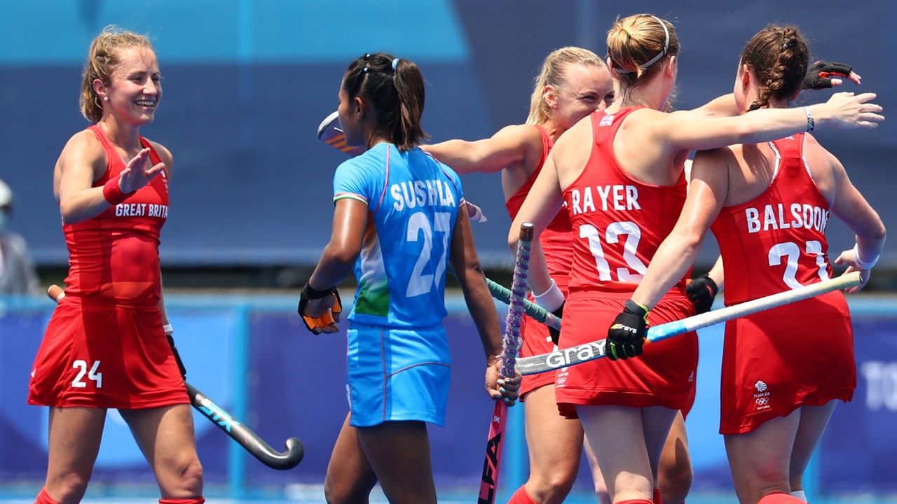 Tokyo 2020 Olympics - Hockey - Women's Pool A - Britain v India - Oi Hockey Stadium, Tokyo, Japan - July 28, 2021. Grace Balsdon of Britain celebrates with teammates after scoring. REUTERS/Bernadett Szabo