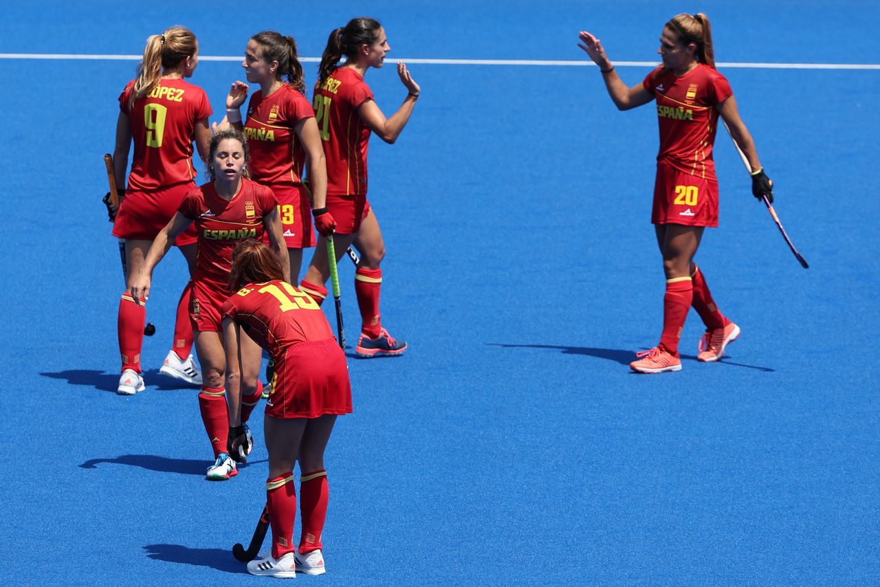 FILE PHOTO: Tokyo 2020 Olympics - Hockey - Women's Pool B - New Zealand v Spain - Oi Hockey Stadium, Tokyo, Japan - July 28, 2021. Players of Spain greet each other at the end of their match. REUTERS/Alkis Konstantinidis/File Photo