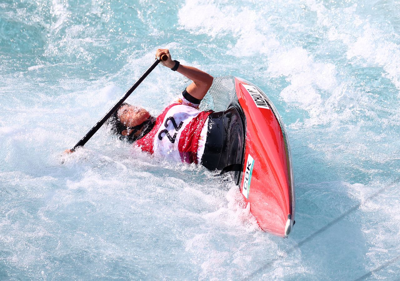 OlympicsCanoeingWomen paddle into history in slalom heats