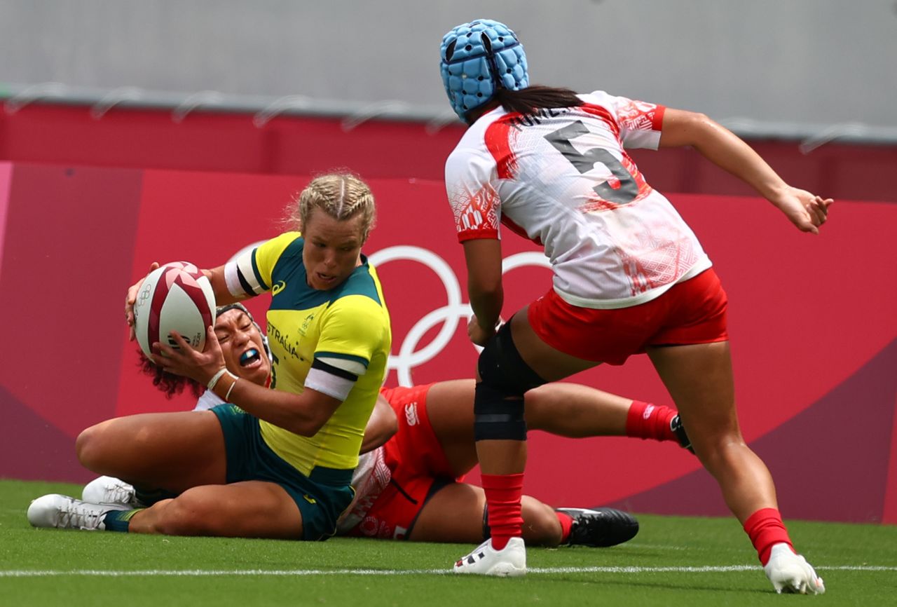 Tokyo 2020 Olympics - Rugby Sevens - Women - Pool C - Australia v Japan - Tokyo Stadium - Tokyo, Japan - July 29, 2021. Emma Tonegato of Australia scores a try. REUTERS/Siphiwe Sibeko