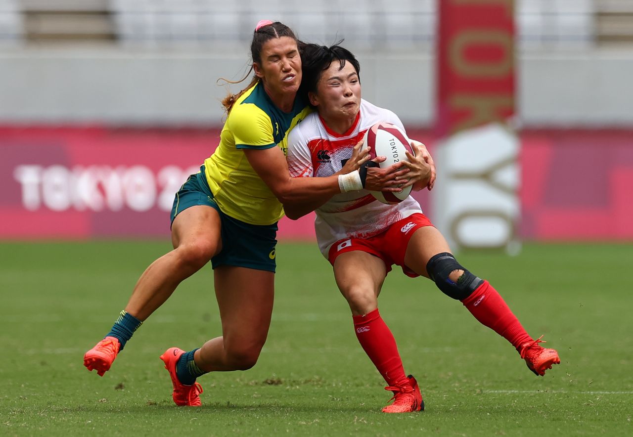 Tokyo 2020 Olympics - Rugby Sevens - Women - Pool C - Australia v Japan - Tokyo Stadium - Tokyo, Japan - July 29, 2021. Charlotte Caslick of Australia in action with Wakaba Hara of Japan. REUTERS/Siphiwe Sibeko