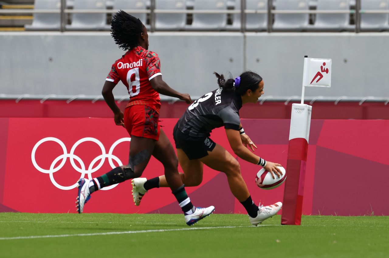 Tokyo 2020 Olympics - Rugby Sevens - Women - Pool A - New Zealand v Kenya - Tokyo Stadium - Tokyo, Japan - July 29, 2021. Stacey Fluhler of New Zealand scores a try. REUTERS/Siphiwe Sibeko