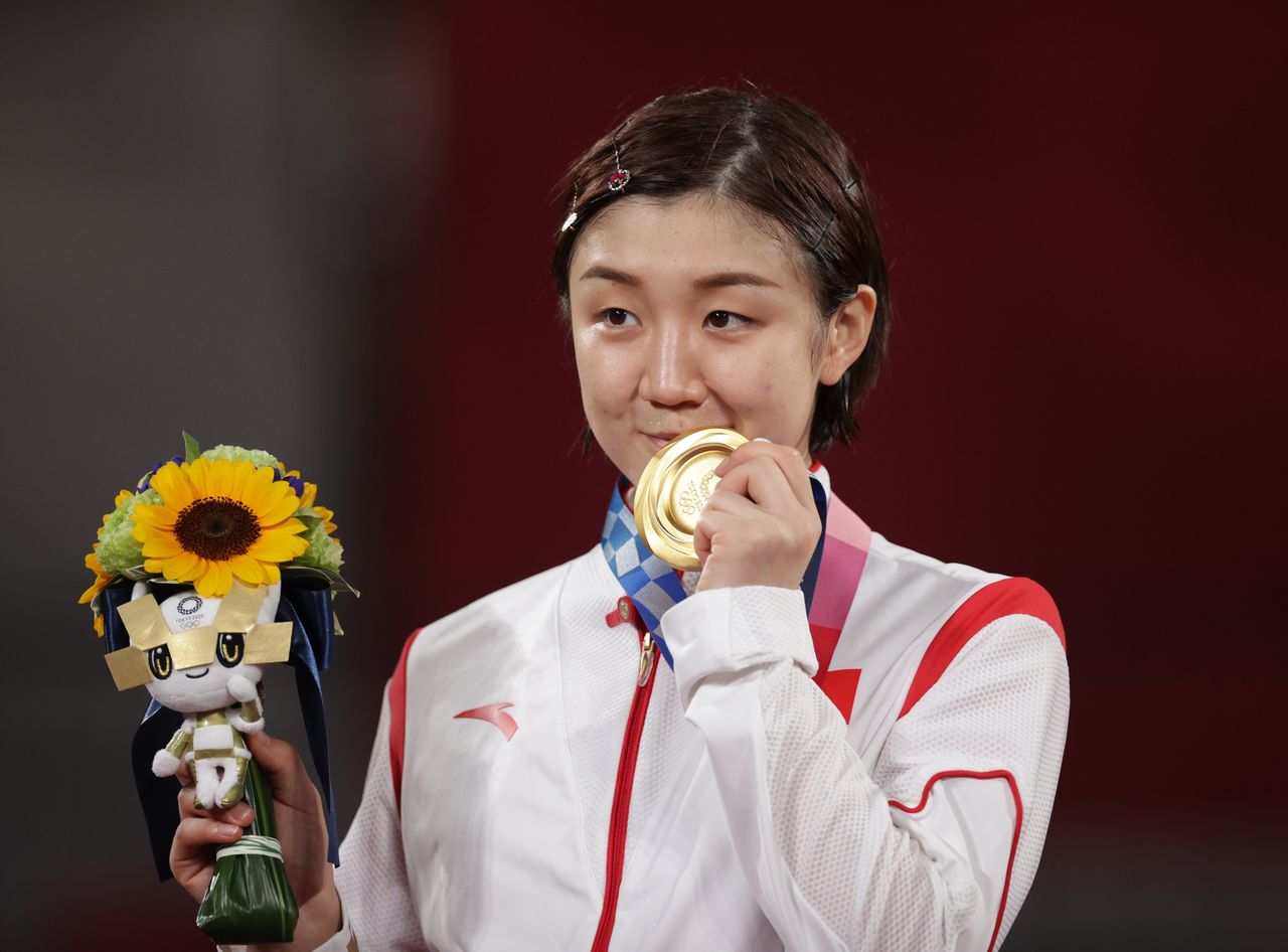 Tokyo 2020 Olympics - Table Tennis - Women's Singles - Medal Ceremony - Tokyo Metropolitan Gymnasium - Tokyo, Japan - July 29, 2021. Gold medalist Chen Meng of China poses with her medal REUTERS/Hannah Mckay