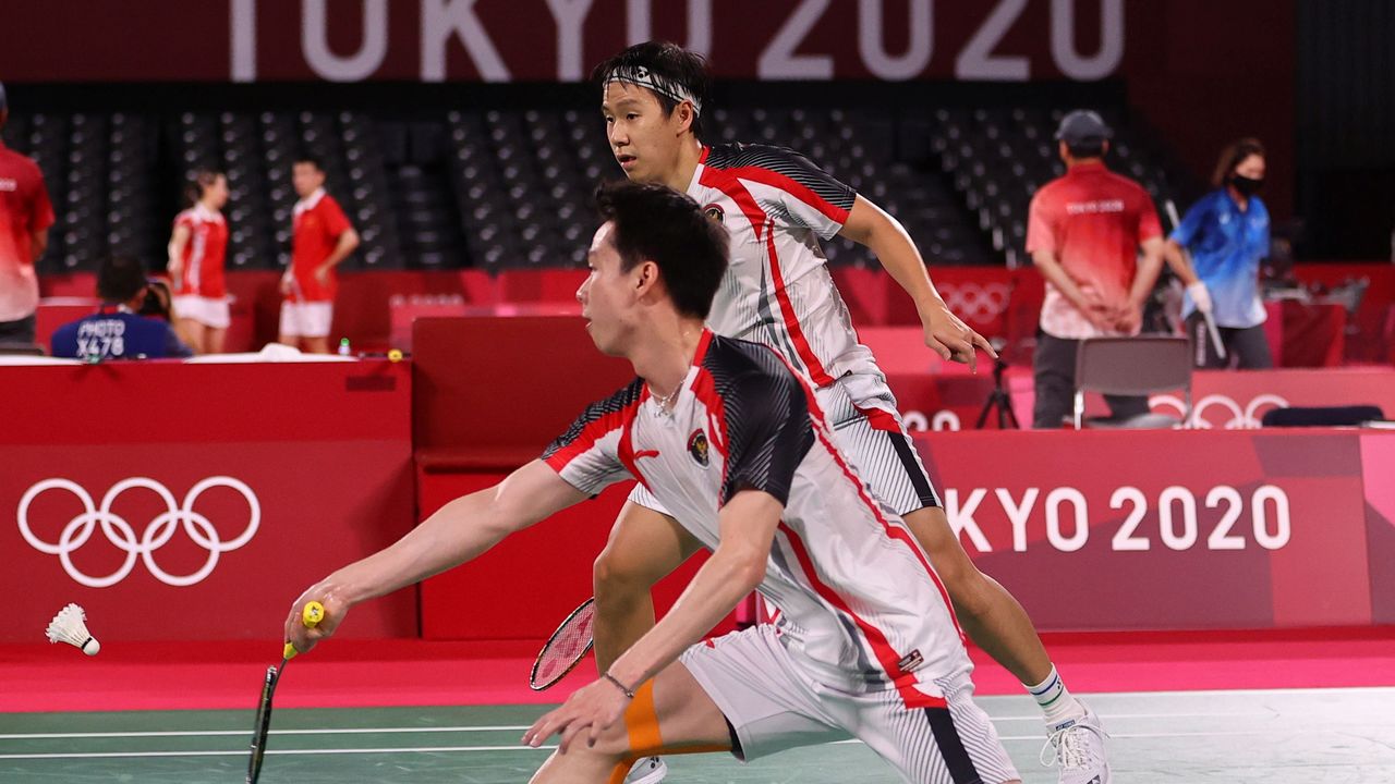 Tokyo 2020 Olympics - Badminton - Men's Doubles - Quarterfinal - MFS - Musashino Forest Sport Plaza, Tokyo, Japan – July 29, 2021. Kevin Sanjaya Sukamuljo of Indonesia in action as Marcus Fernaldi Gideon of Indonesia looks on during the match against Aaron Chia of Malaysia and Soh Wooi Yik of Malaysia. REUTERS/Hamad I Mohammed