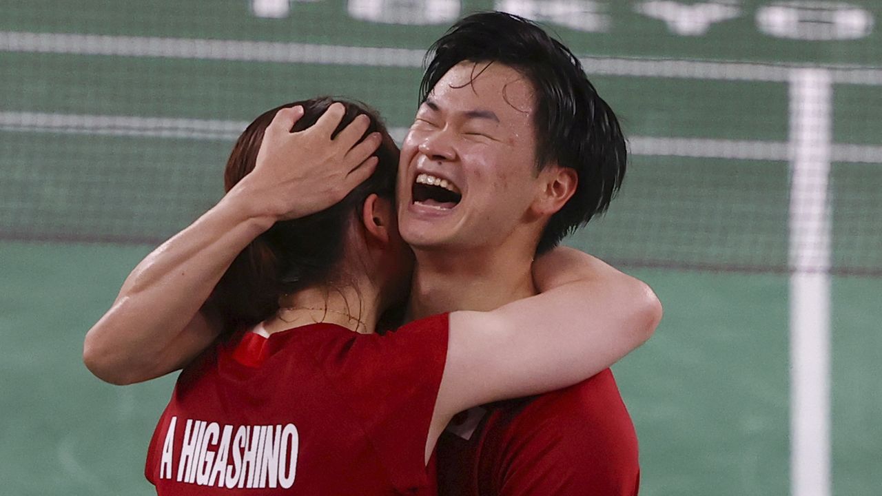 Tokyo 2020 Olympics - Badminton - Mixed Doubles - Bronze medal match - MFS - Musashino Forest Sport Plaza, Tokyo, Japan – July 30, 2021. Yuta Watanabe and Arisa Higashino of Japan celebrate after winning their match against Tang Chun Man and Tse Ying Suet of Hong Kong. REUTERS/Hamad I Mohammed