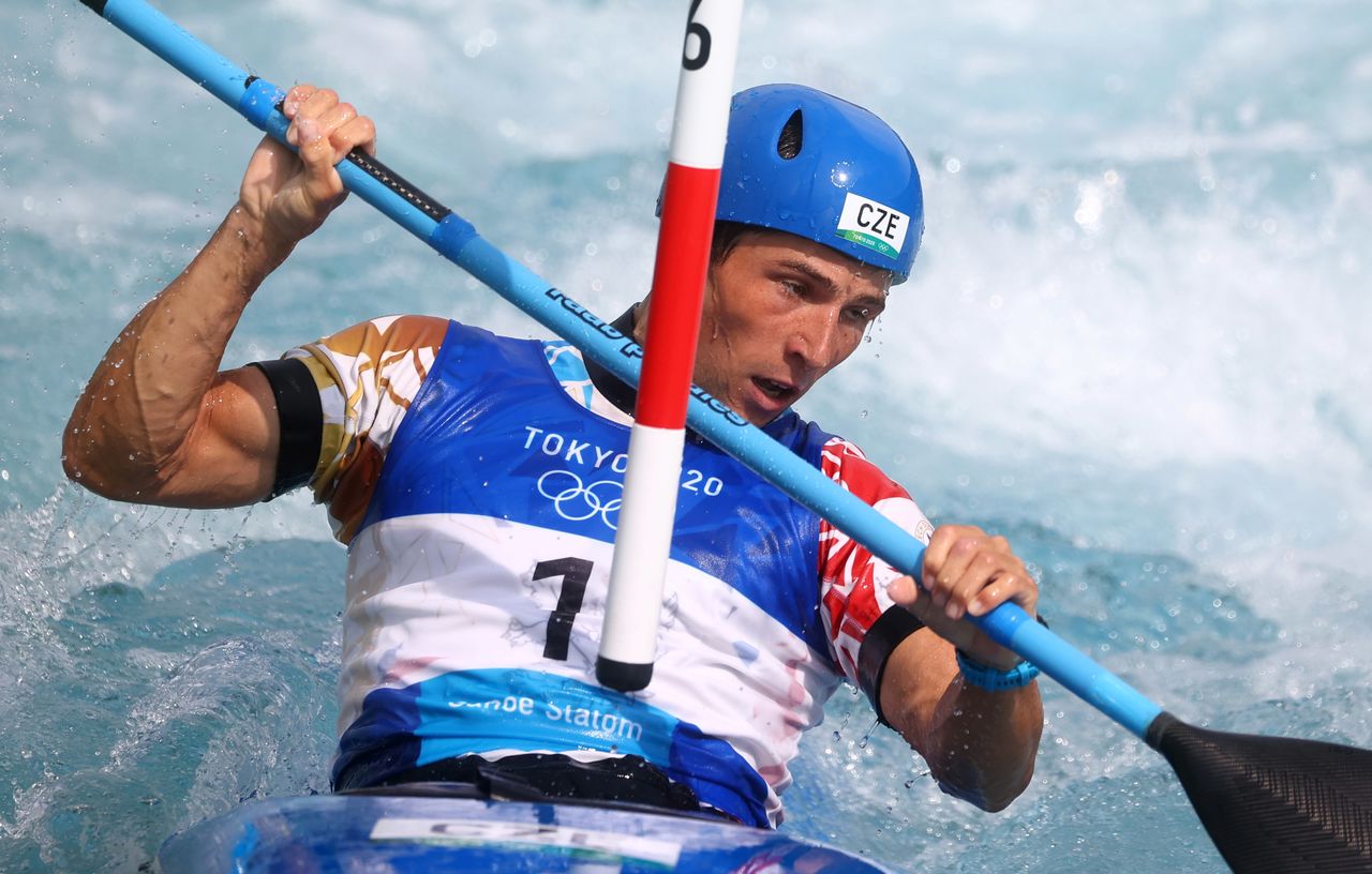 Olympics-Canoeing-Czech medal hope Prskavec leads in kayak slalom semifinal Nippon