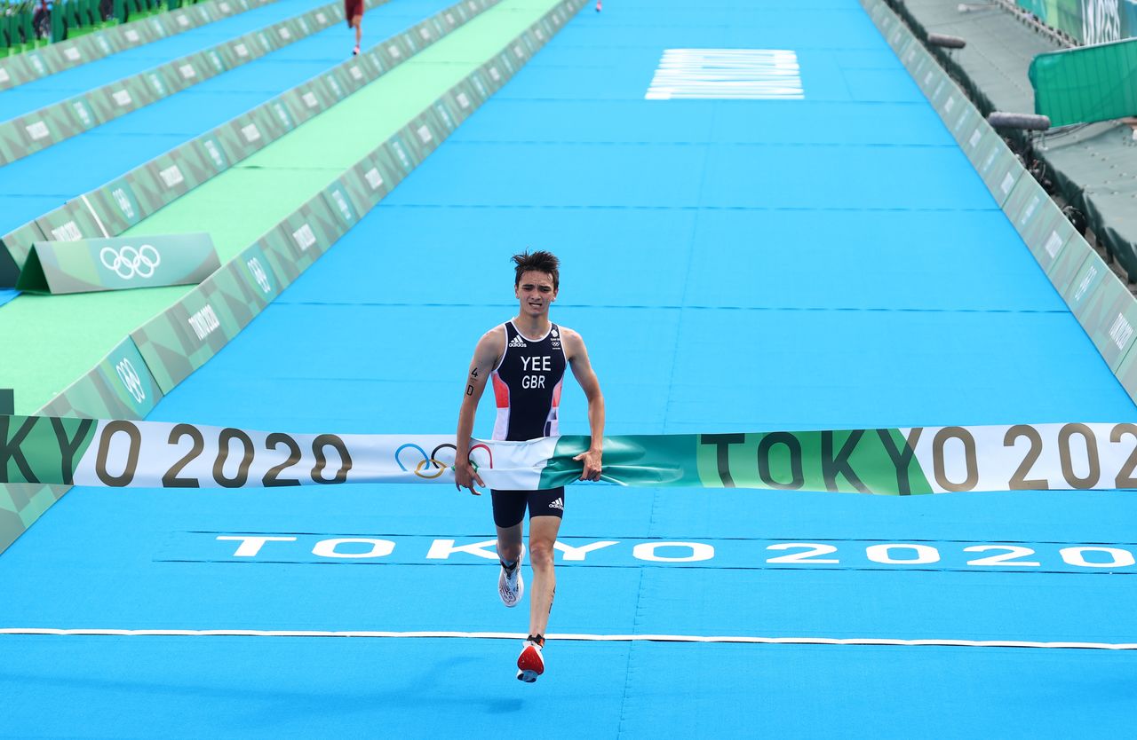 Tokyo 2020 Olympics - Triathlon - Mixed Team Relay - Final - Odaiba Marine Park, Tokyo, Japan - July 31, 2021. Alex Yee of Britain celebrates after winning gold REUTERS/Thomas Peter