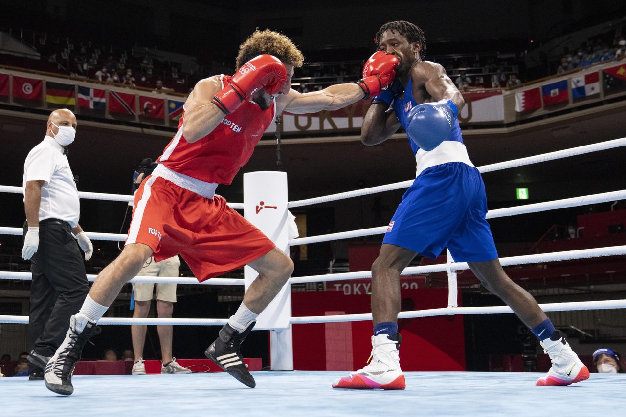 Olympics-Boxing-Mental health issues overcome, its gold, gold, gold for Davis Nippon picture pic