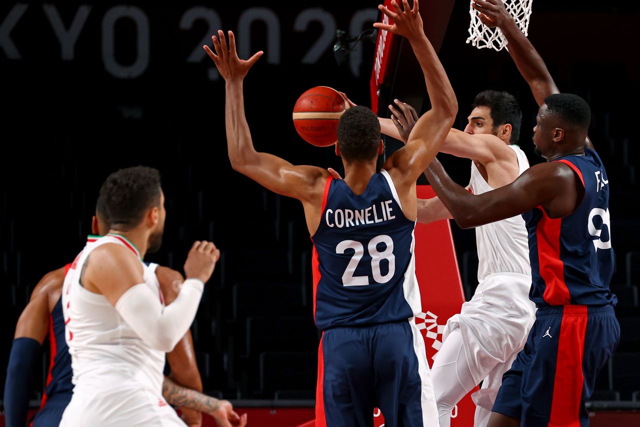 Tokyo 2020 Olympics - Basketball - Men - Group A - Iran v France - Saitama Super Arena, Saitama, Japan - July 31, 2021. Navid Rezaeifar of Iran in action with Moustapha Fall of France and Petr Cornelie of France REUTERS/Brian Snyder